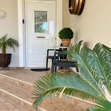 Lia'S Luxury Apartment - Near Airport Koropion Ngoại thất bức ảnh