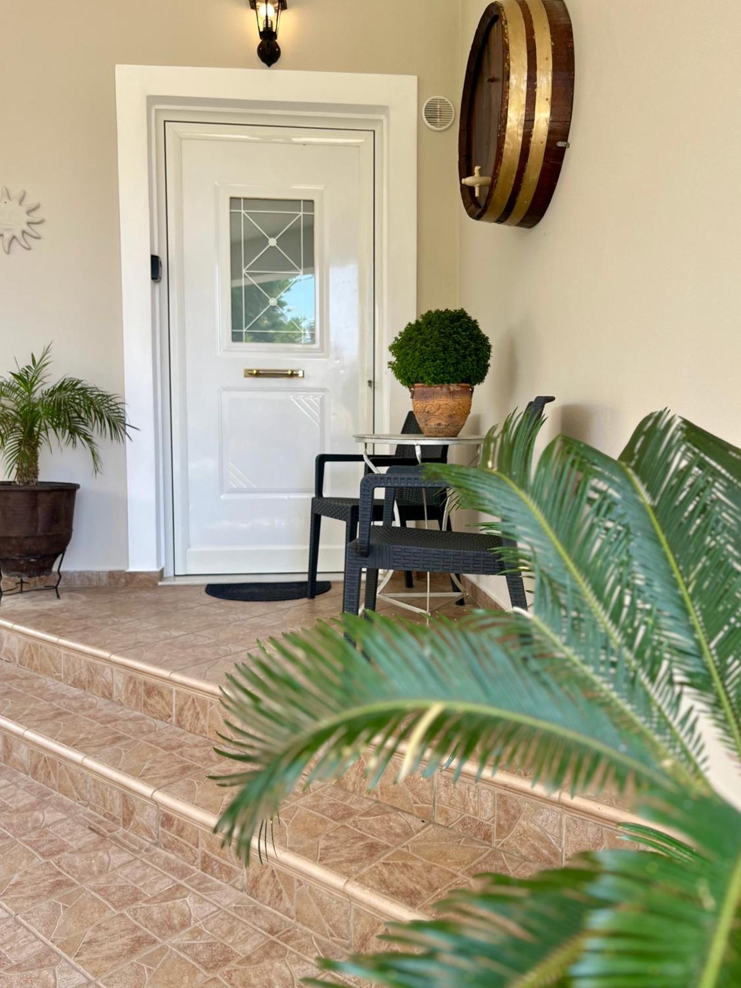 Lia'S Luxury Apartment - Near Airport Koropion Ngoại thất bức ảnh