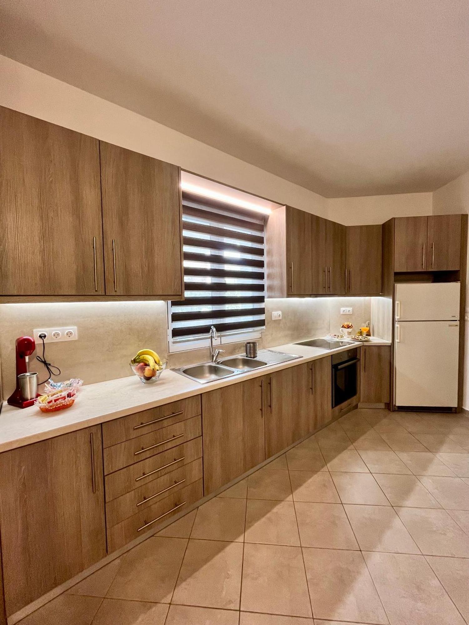 Lia'S Luxury Apartment - Near Airport Koropion Ngoại thất bức ảnh
