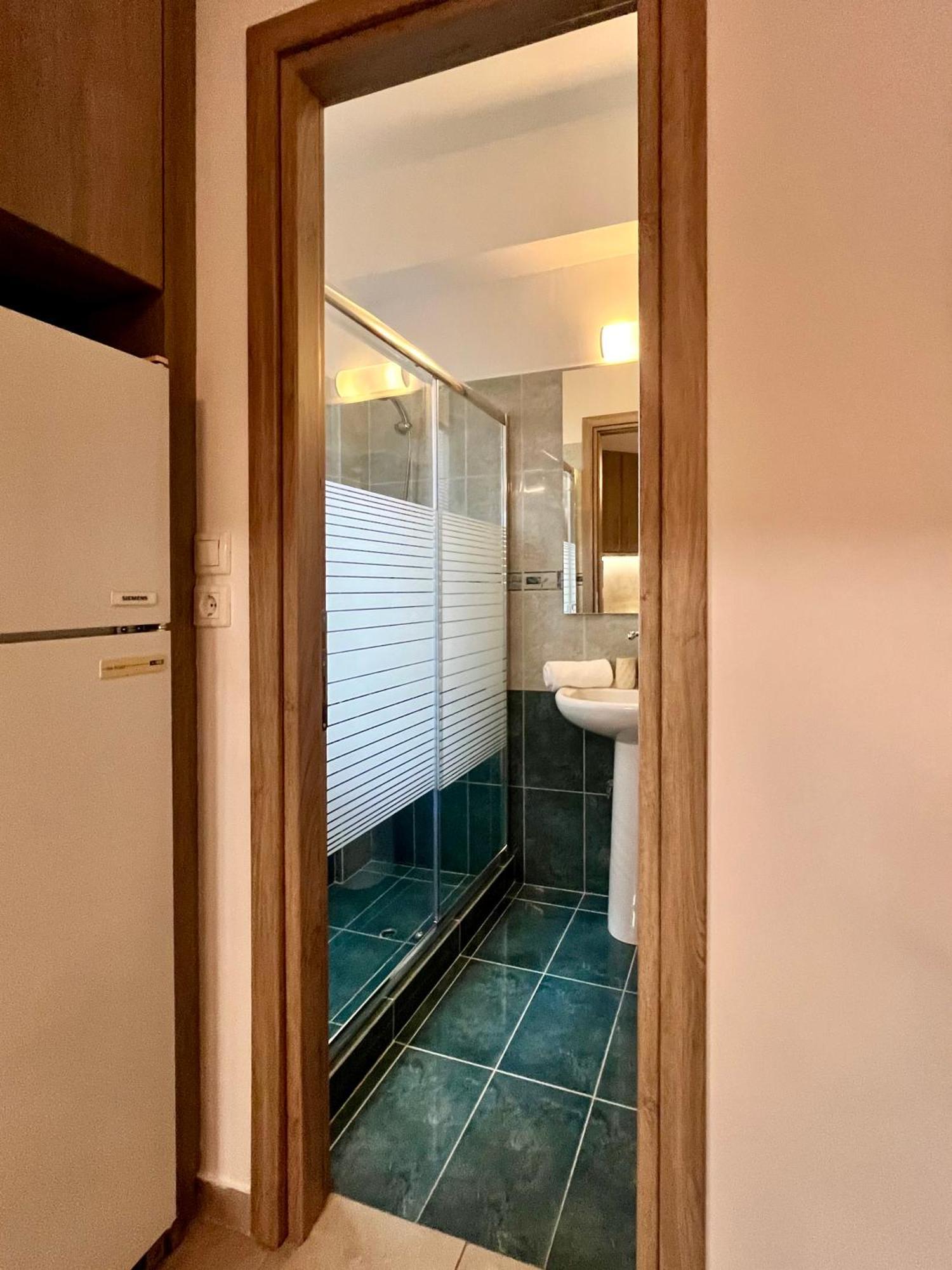 Lia'S Luxury Apartment - Near Airport Koropion Ngoại thất bức ảnh