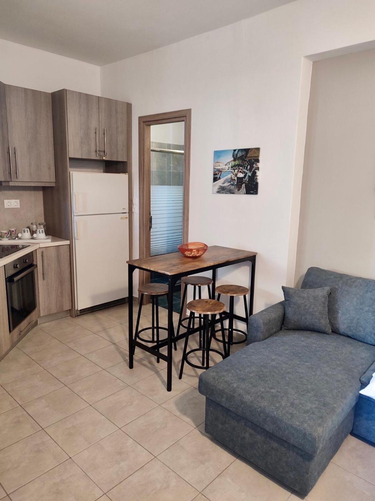 Lia'S Luxury Apartment - Near Airport Koropion Ngoại thất bức ảnh